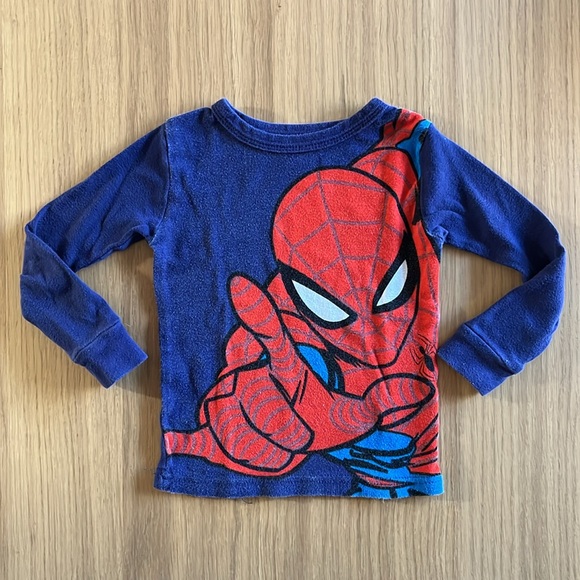 Marvel, 2-sets of Spider pajamas, size 4T, but it runs smaller - Picture 9 of 14